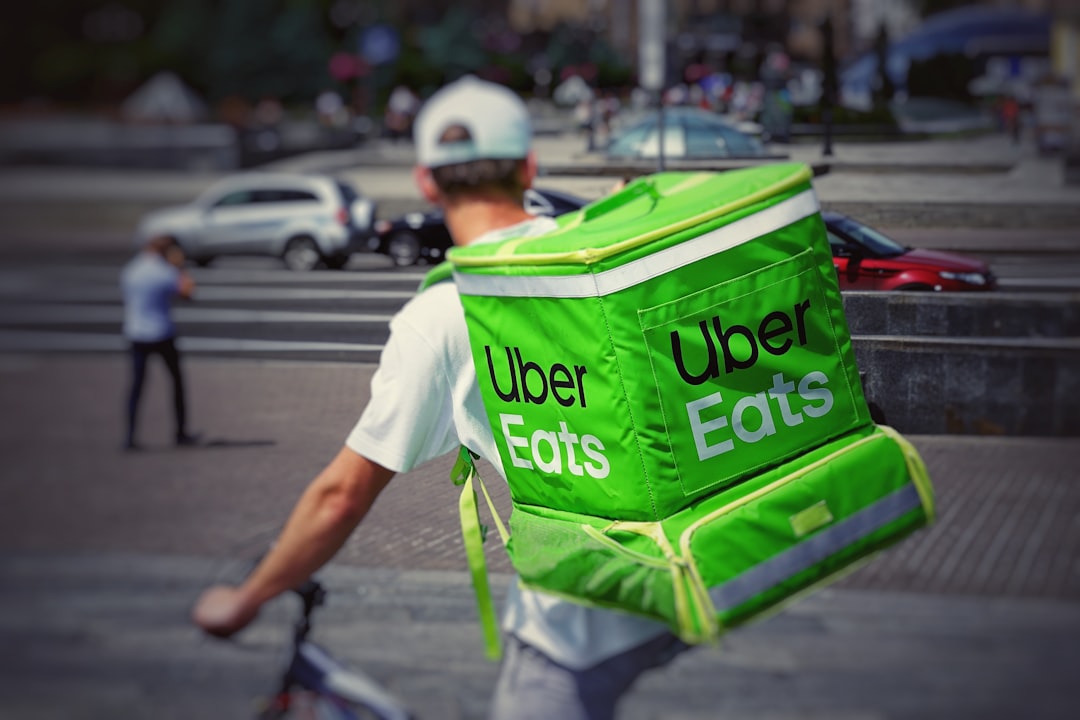 Ile zarabia kurier Uber Eats?